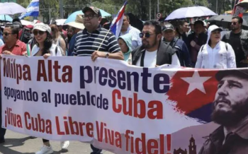 Decenas de manifestantes participaron en una marcha sobre Paseo de la Reforma
